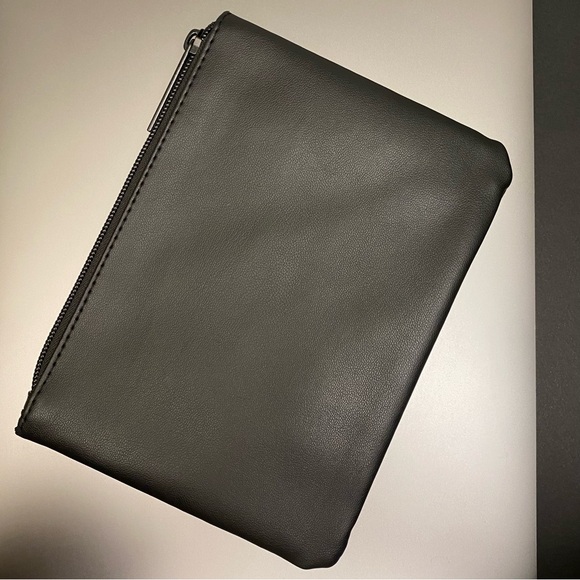 MAC “All Ages, All Races, All Genders” Cosmetic Bag ~ NWOT - Picture 3 of 5